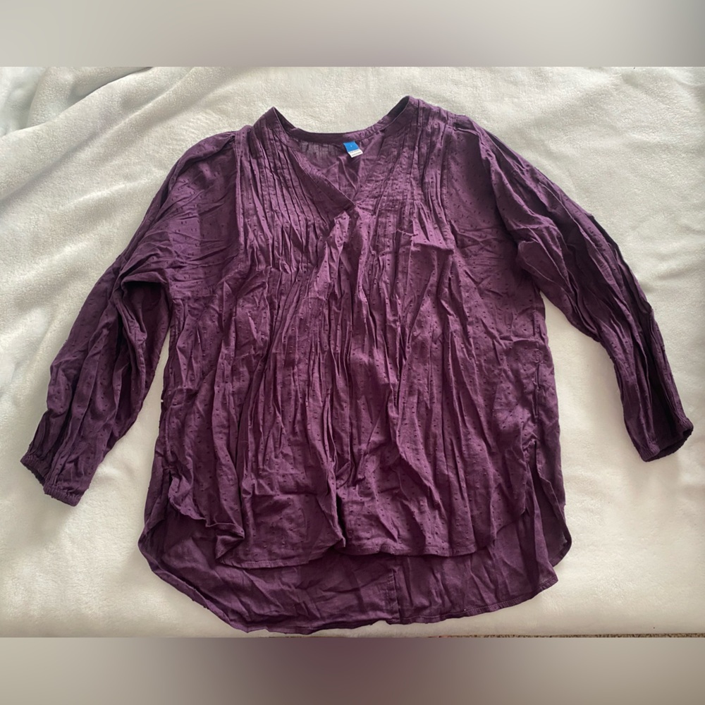 Old navy women’s blouse. Size L color purple